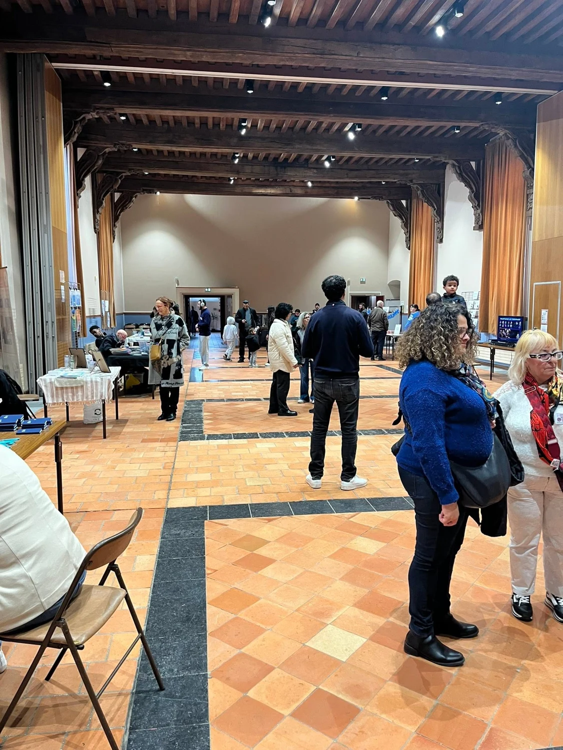 Vue de la salle et des visiteurs du salon 2026